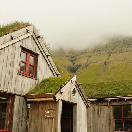 Mulafossur Cottages By Famous Waterfall In Gasadalur Экстерьер фото