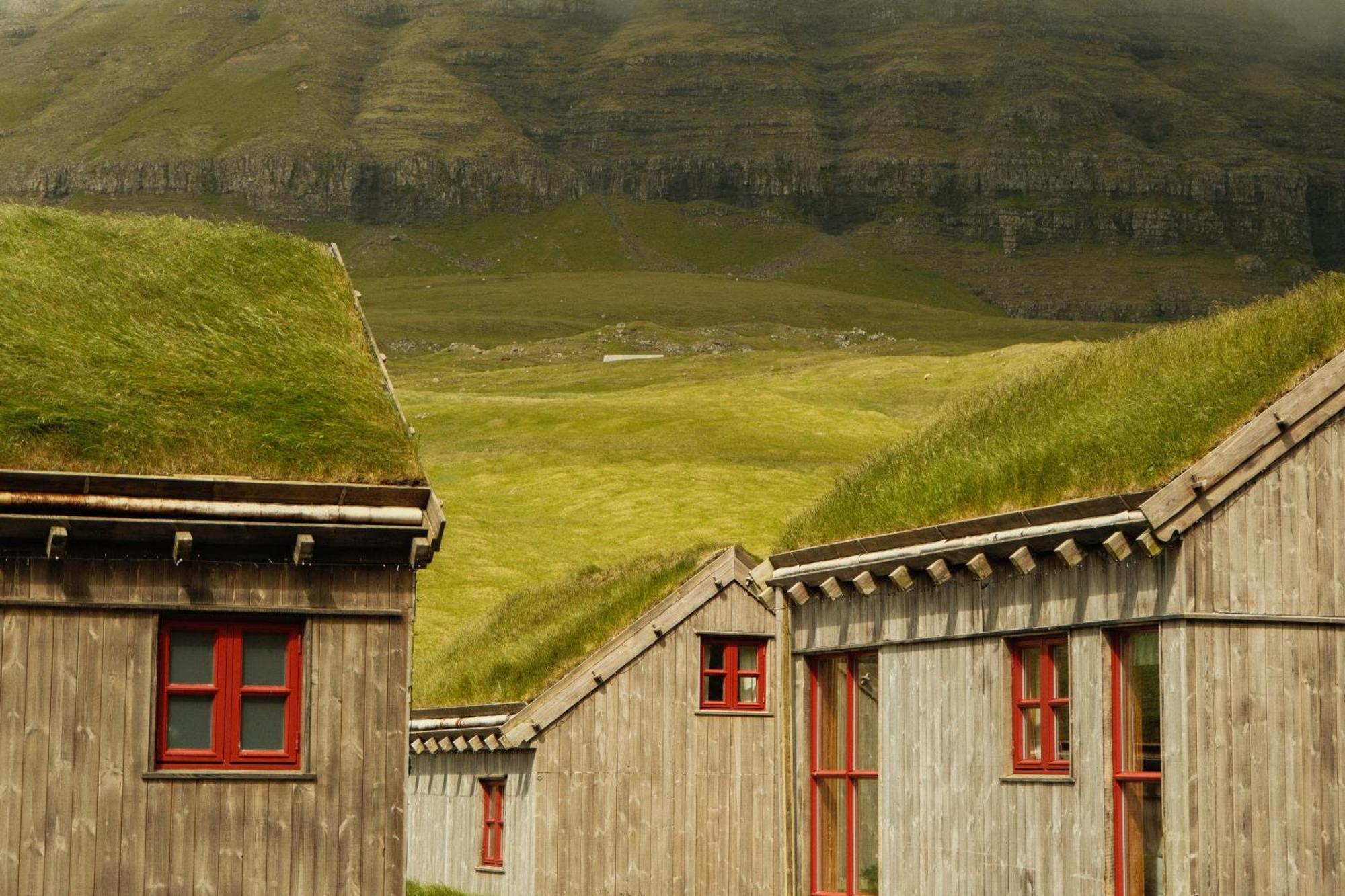 Mulafossur Cottages By Famous Waterfall In Gasadalur Экстерьер фото