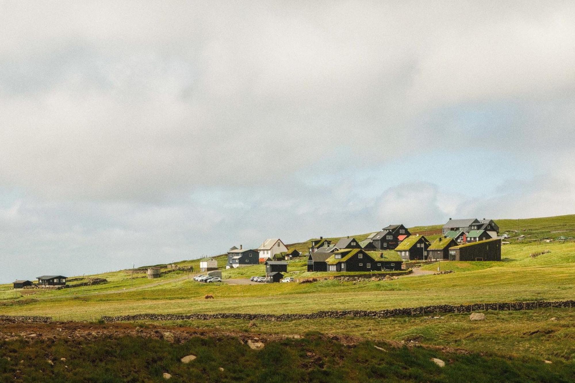 Mulafossur Cottages By Famous Waterfall In Gasadalur Экстерьер фото