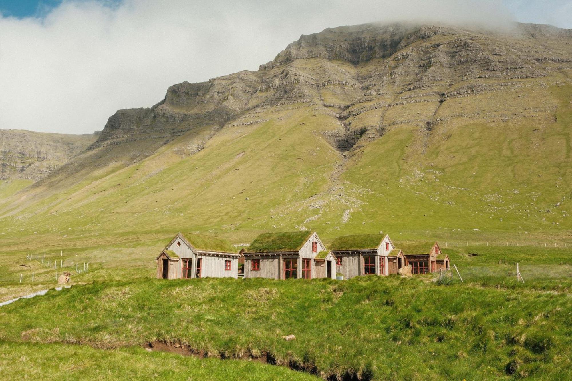 Mulafossur Cottages By Famous Waterfall In Gasadalur Экстерьер фото