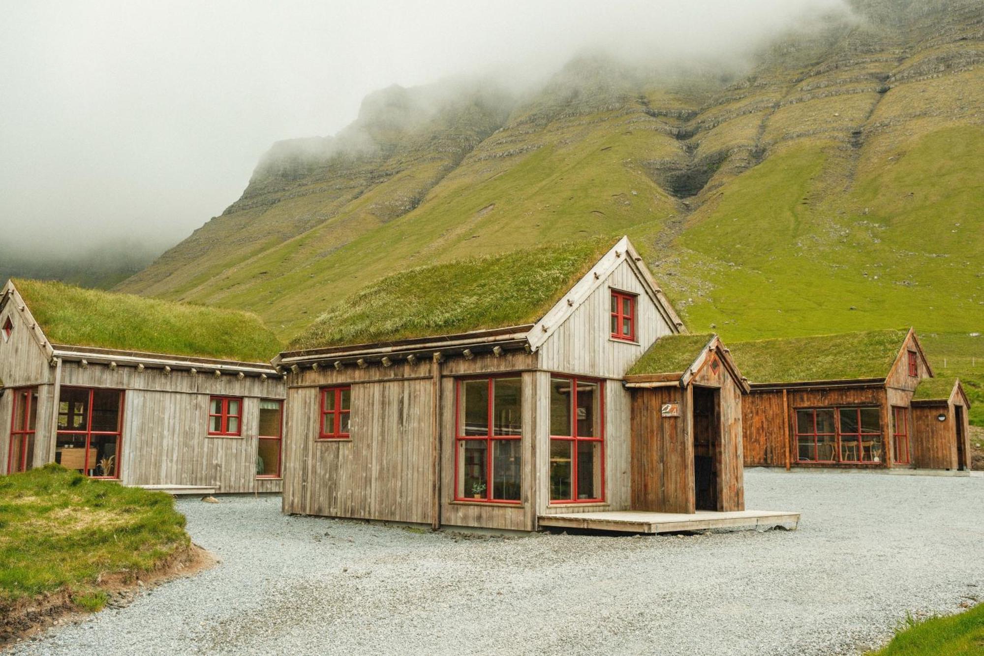 Mulafossur Cottages By Famous Waterfall In Gasadalur Экстерьер фото