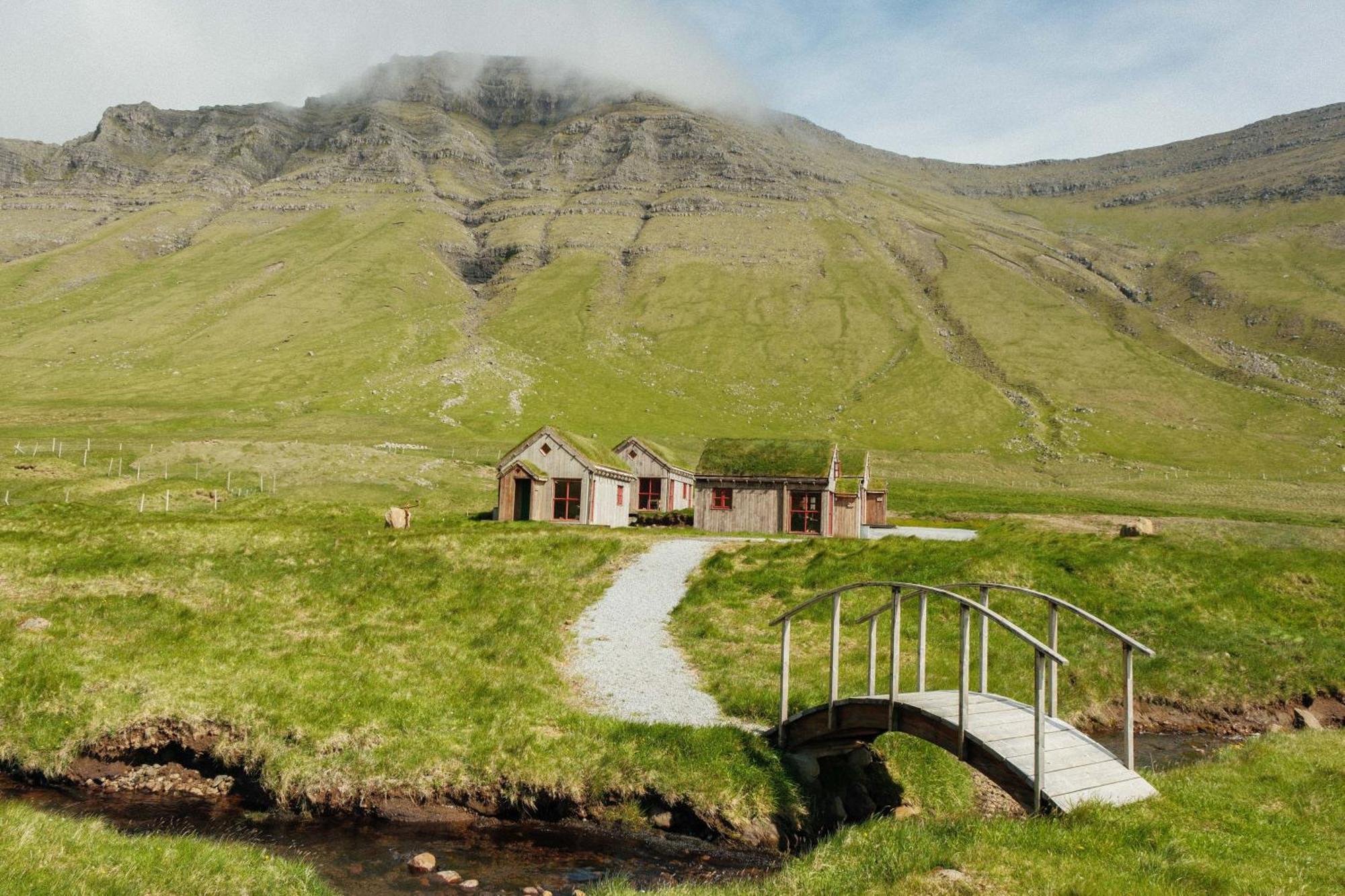 Mulafossur Cottages By Famous Waterfall In Gasadalur Экстерьер фото