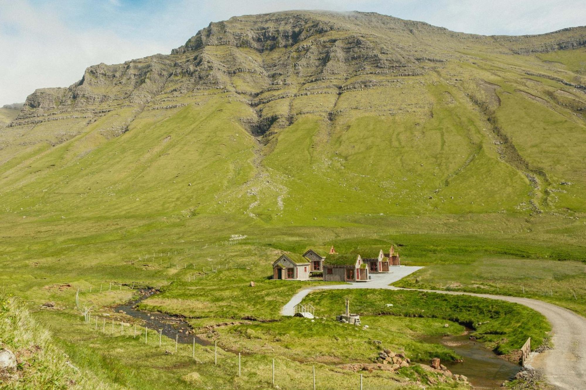 Mulafossur Cottages By Famous Waterfall In Gasadalur Экстерьер фото