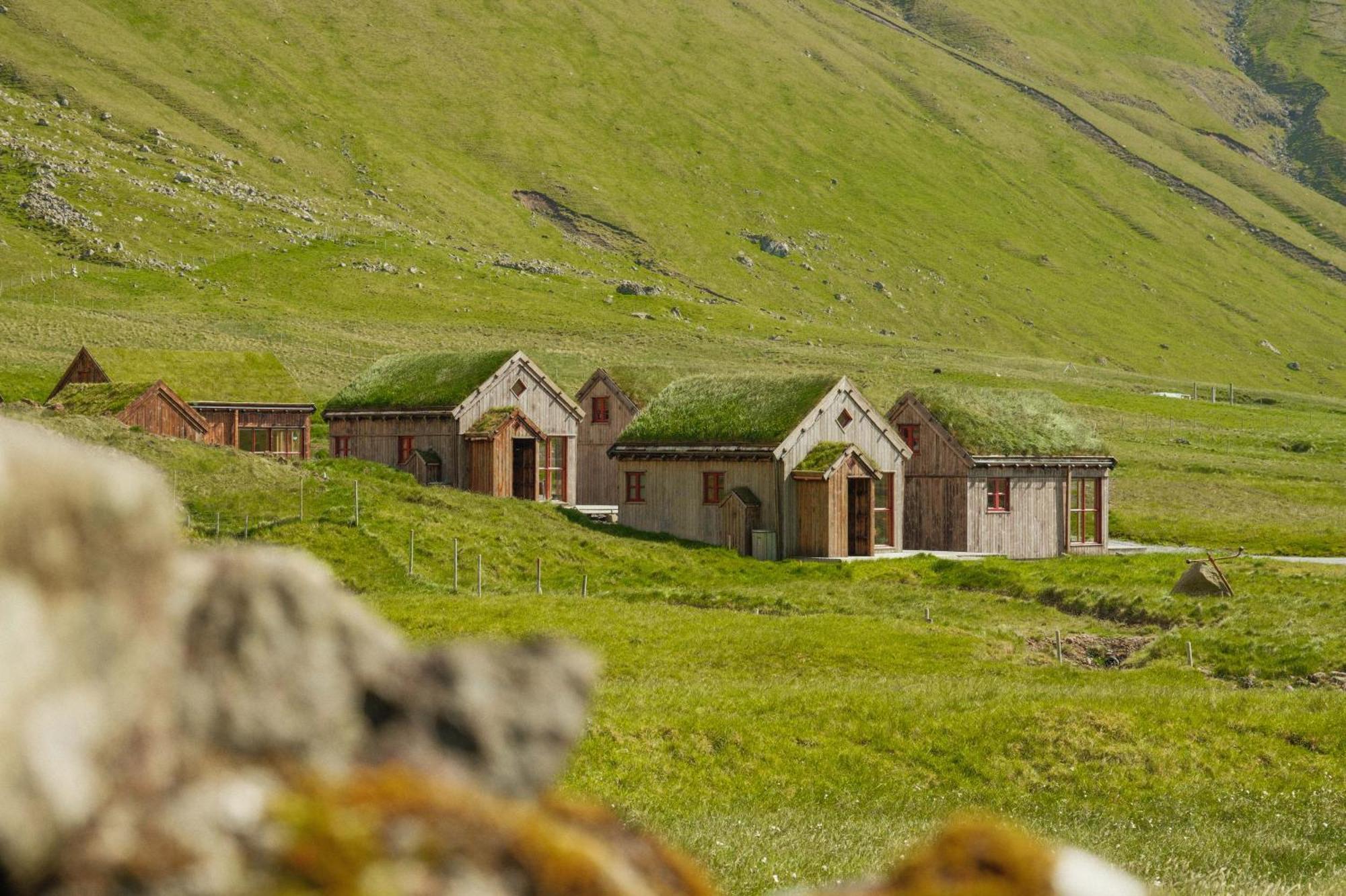Mulafossur Cottages By Famous Waterfall In Gasadalur Экстерьер фото