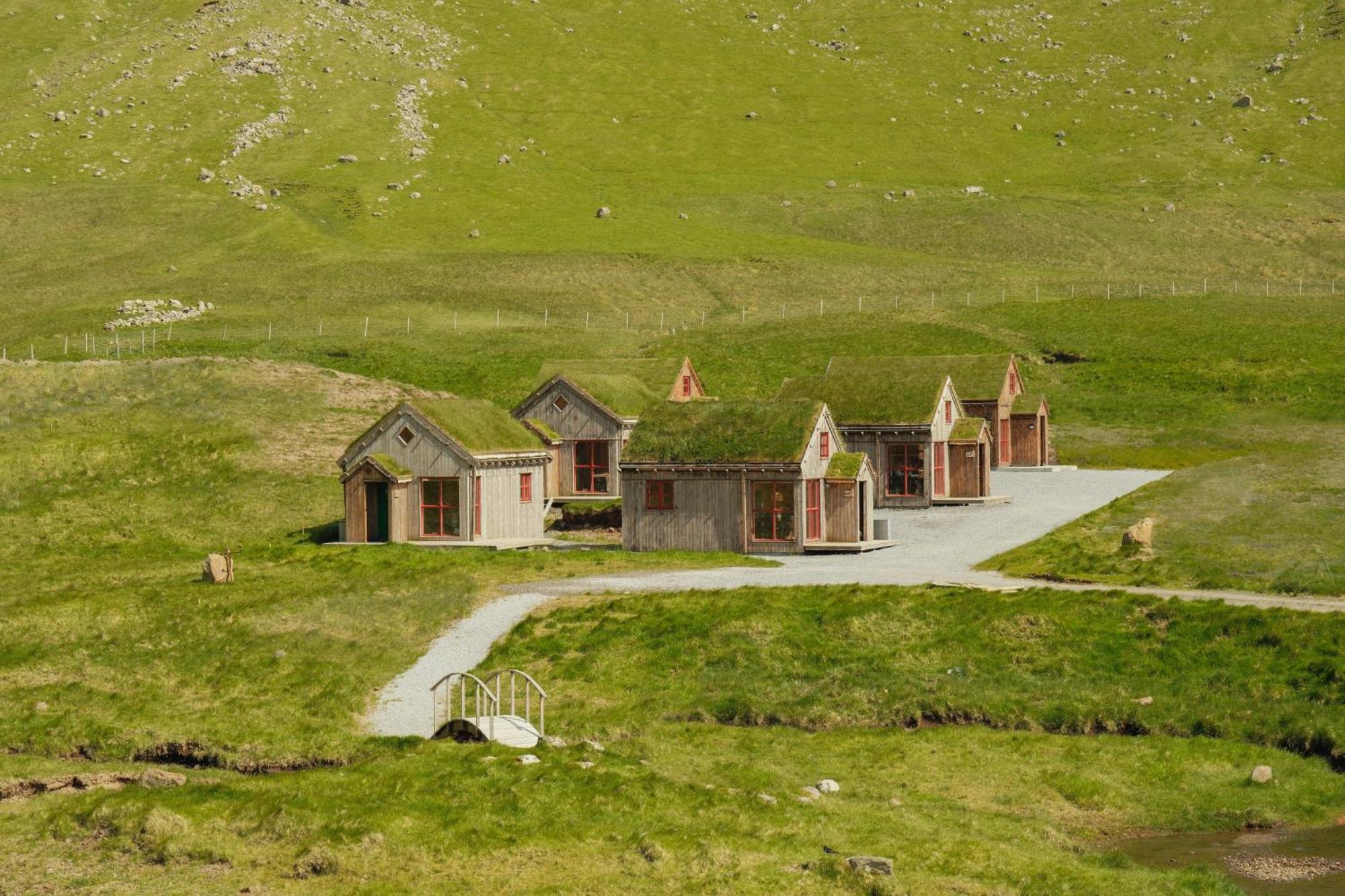 Mulafossur Cottages By Famous Waterfall In Gasadalur Экстерьер фото