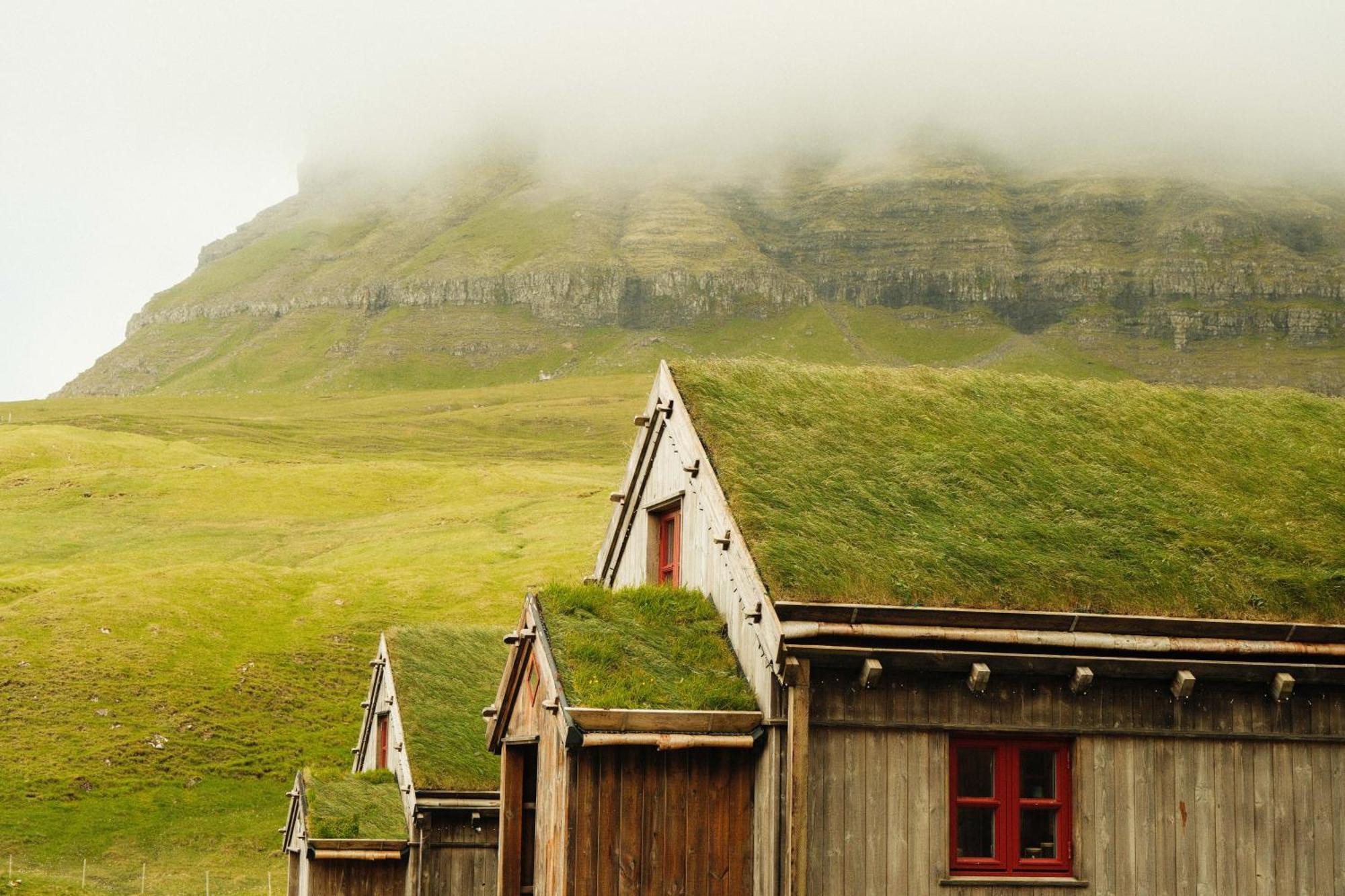 Mulafossur Cottages By Famous Waterfall In Gasadalur Экстерьер фото