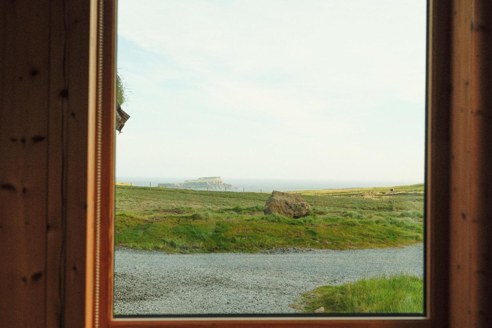 Mulafossur Cottages By Famous Waterfall In Gasadalur Экстерьер фото